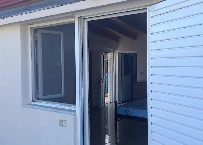 Peter's Sea House Himare