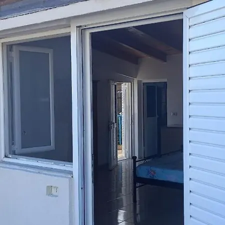 Peter's Sea House Himare