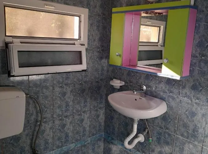 Peter's Sea House Himare
