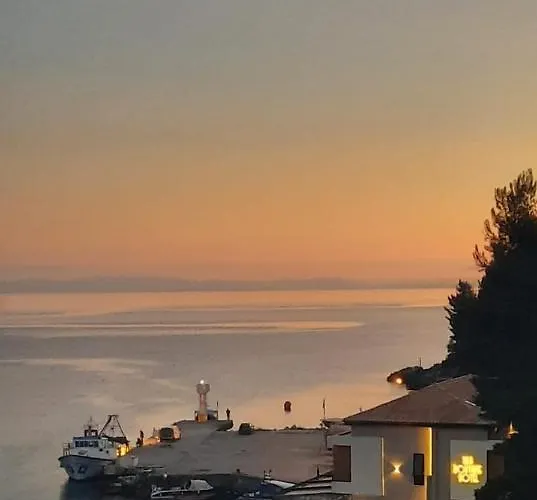 Peter's Sea House Himare